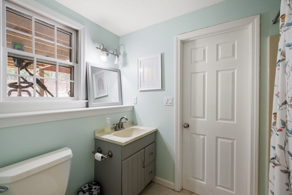 86 Maplewood Dr, Hanover, MA Photo #18