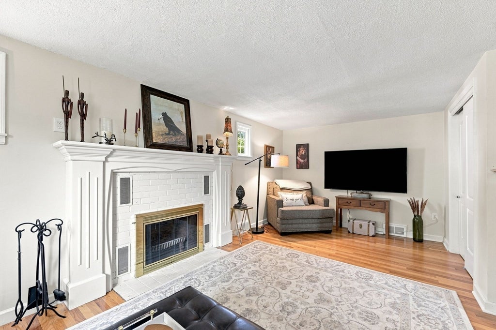 17 Savoy Ave, East Longmeadow, MA Photo #13
