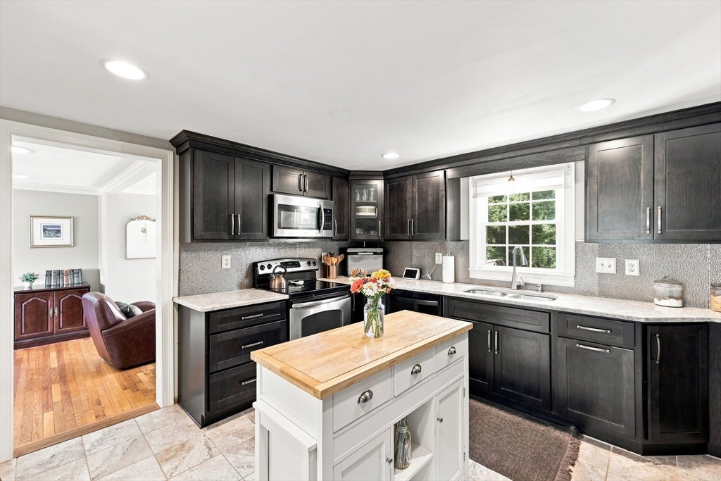 17 Savoy Ave, East Longmeadow, MA Photo #20