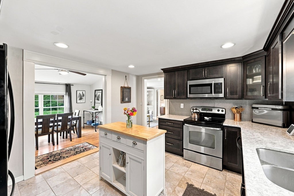 17 Savoy Ave, East Longmeadow, MA Photo #19