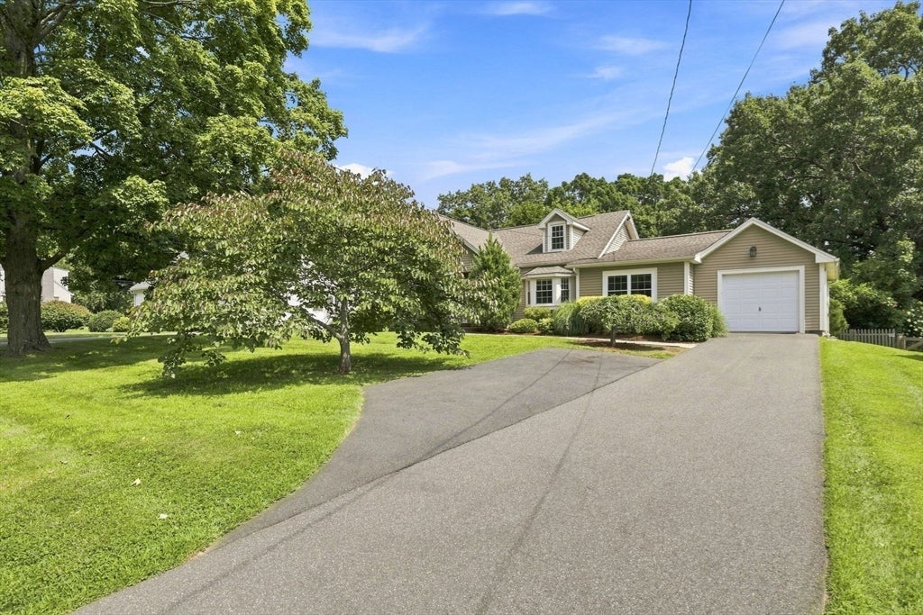 17 Savoy Ave, East Longmeadow, MA Photo #3