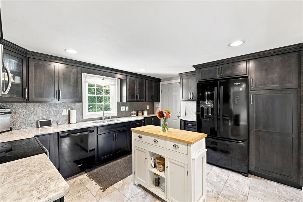 17 Savoy Ave, East Longmeadow, MA Photo #17