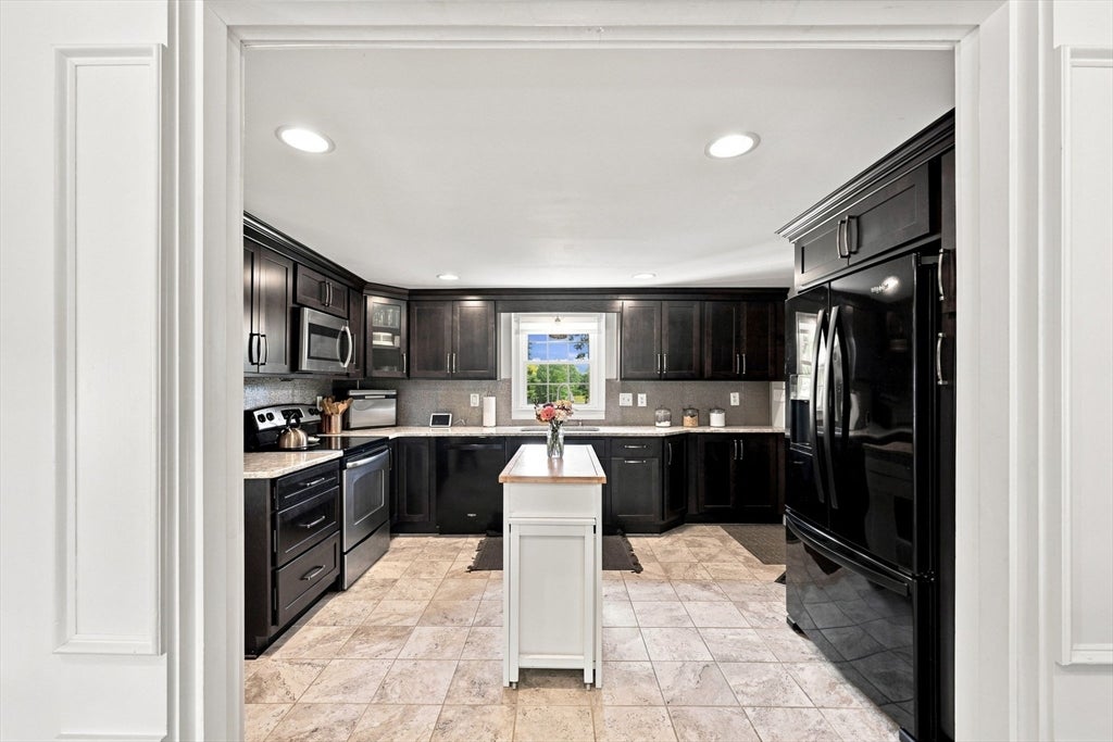 17 Savoy Ave, East Longmeadow, MA Photo #21