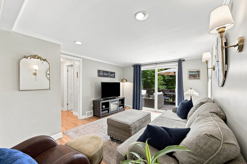 17 Savoy Ave, East Longmeadow, MA Photo #10