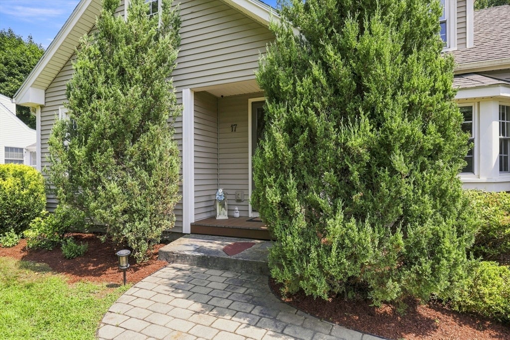 17 Savoy Ave, East Longmeadow, MA Photo #5