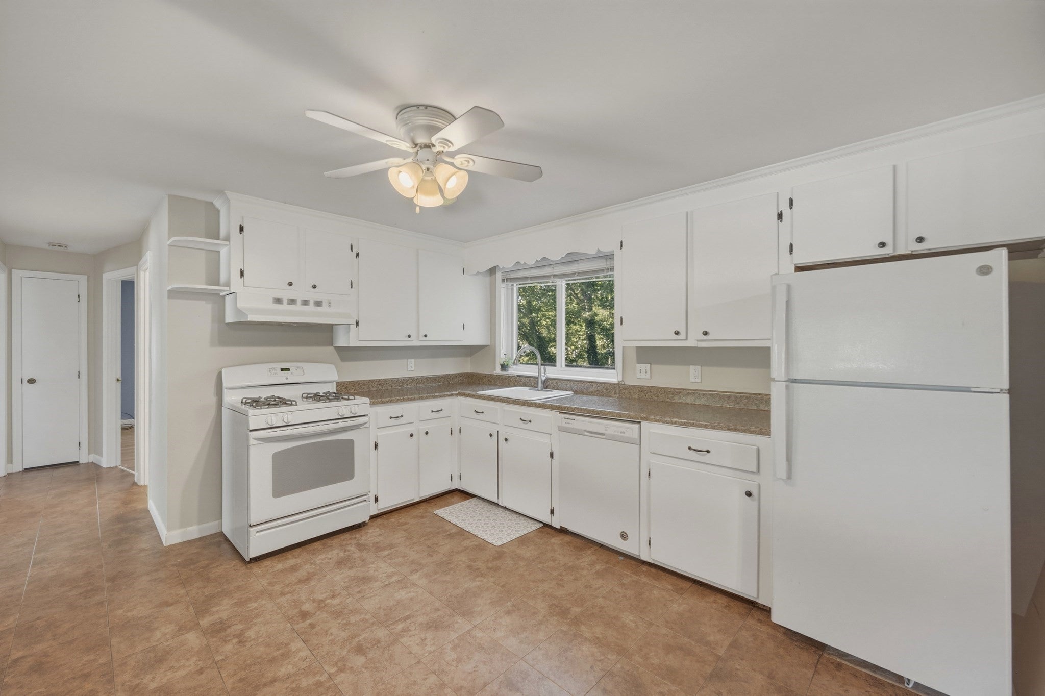 26 Sunset Rd, Dracut, MA, 26 Sunset Rd, Dracut, MA Photo #7