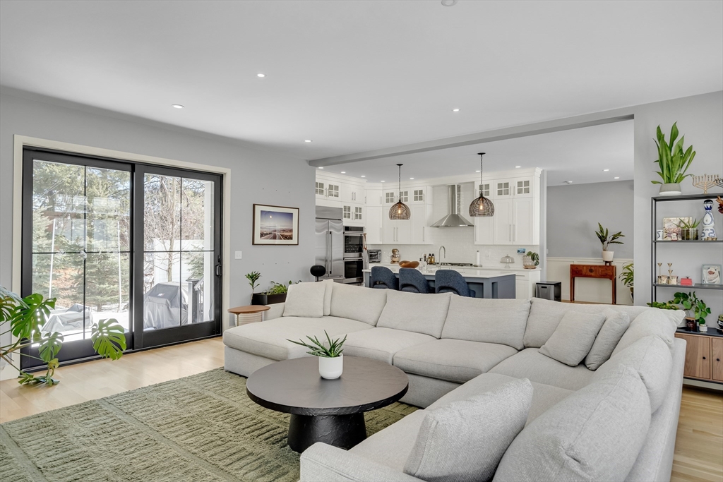 32 Lantern Ln