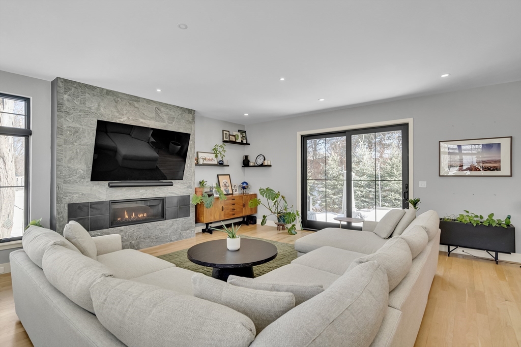 32 Lantern Ln