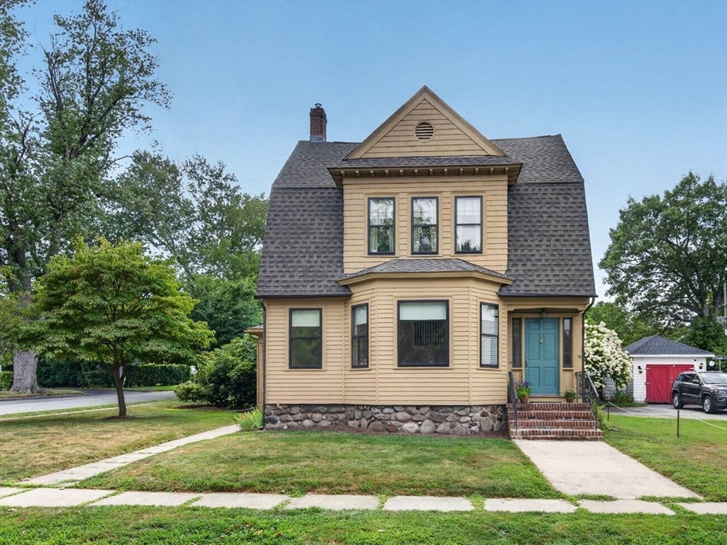 33 Lexington Ave, Haverhill, MA Photo #3