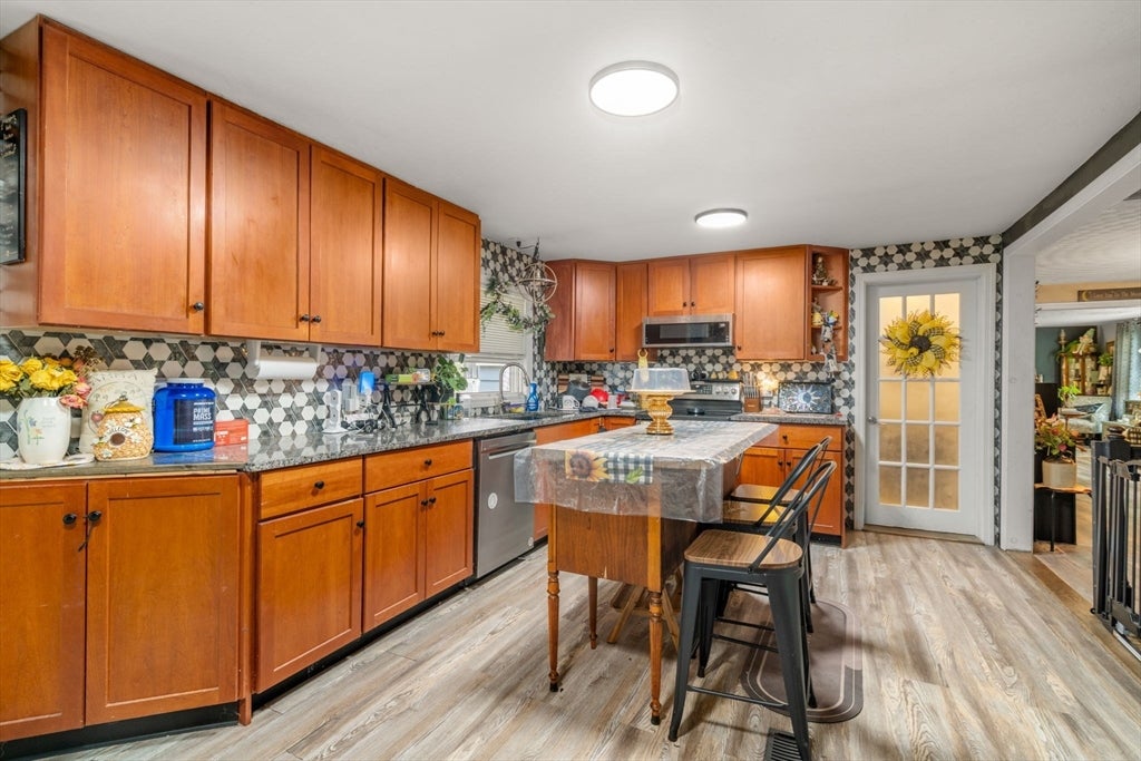31 Helen Dr, West Boylston, MA Photo #4