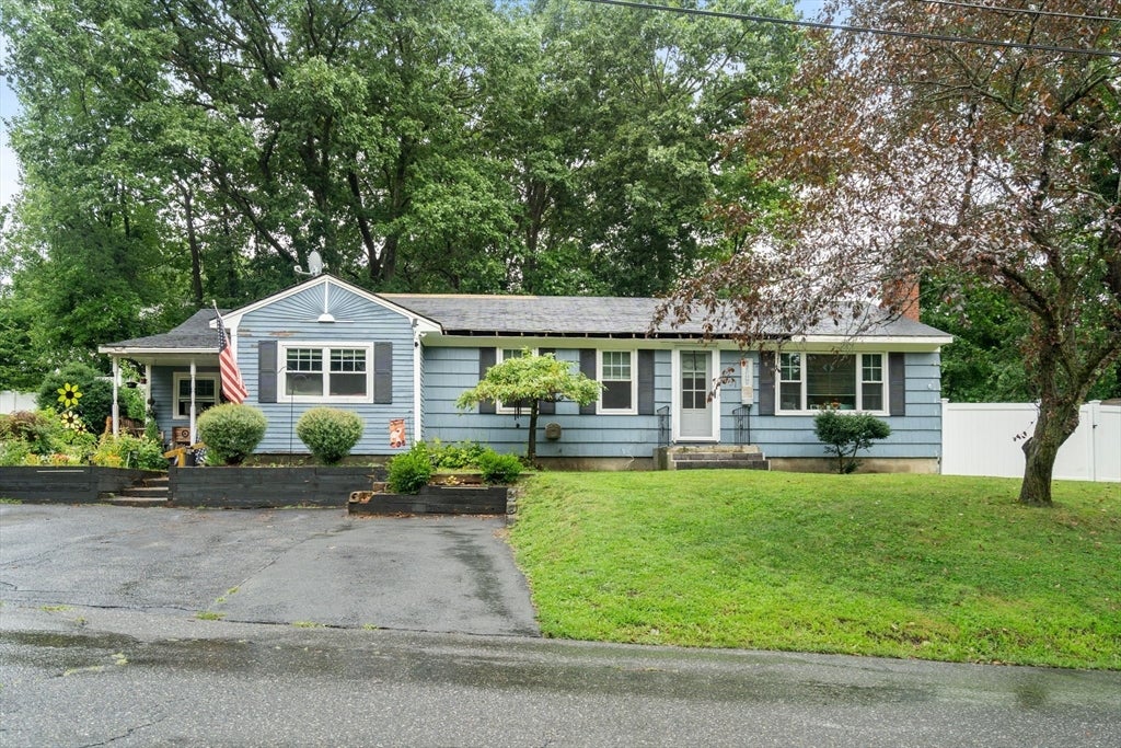 31 Helen Dr, West Boylston, MA Photo #2