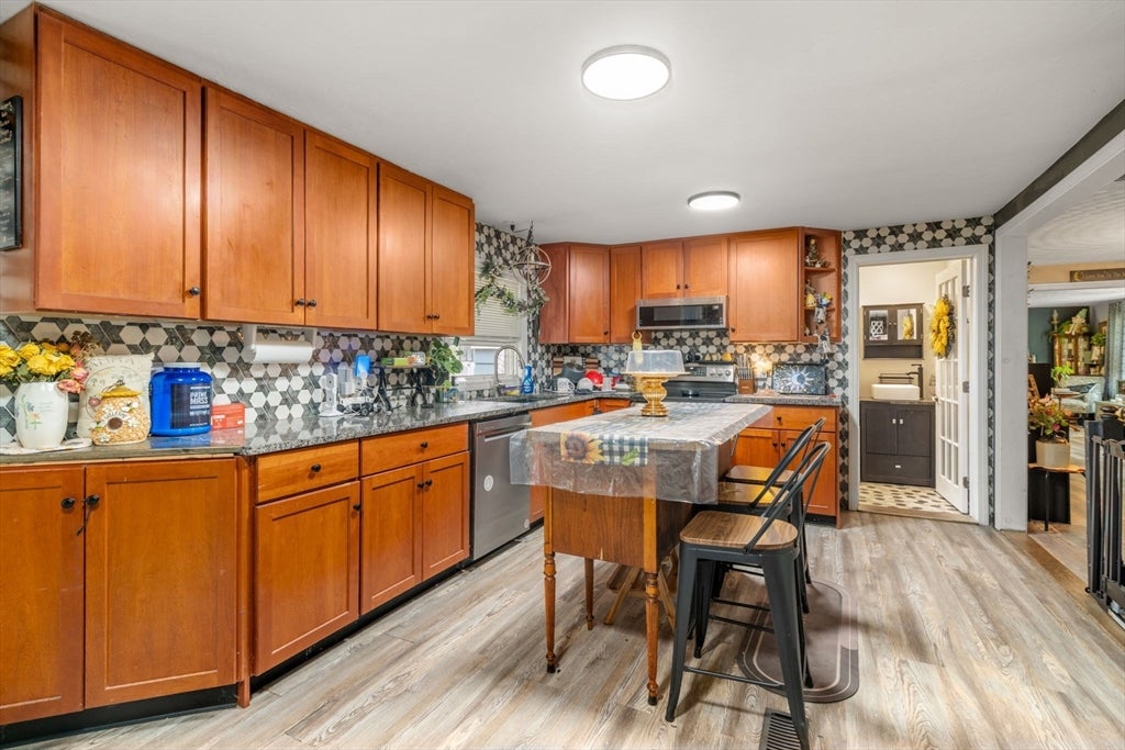 31 Helen Dr, West Boylston, MA Photo #5