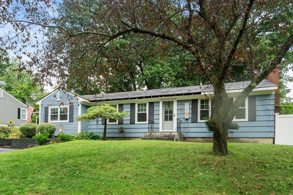 Photo of 31 Helen Dr, West Boylston, MA