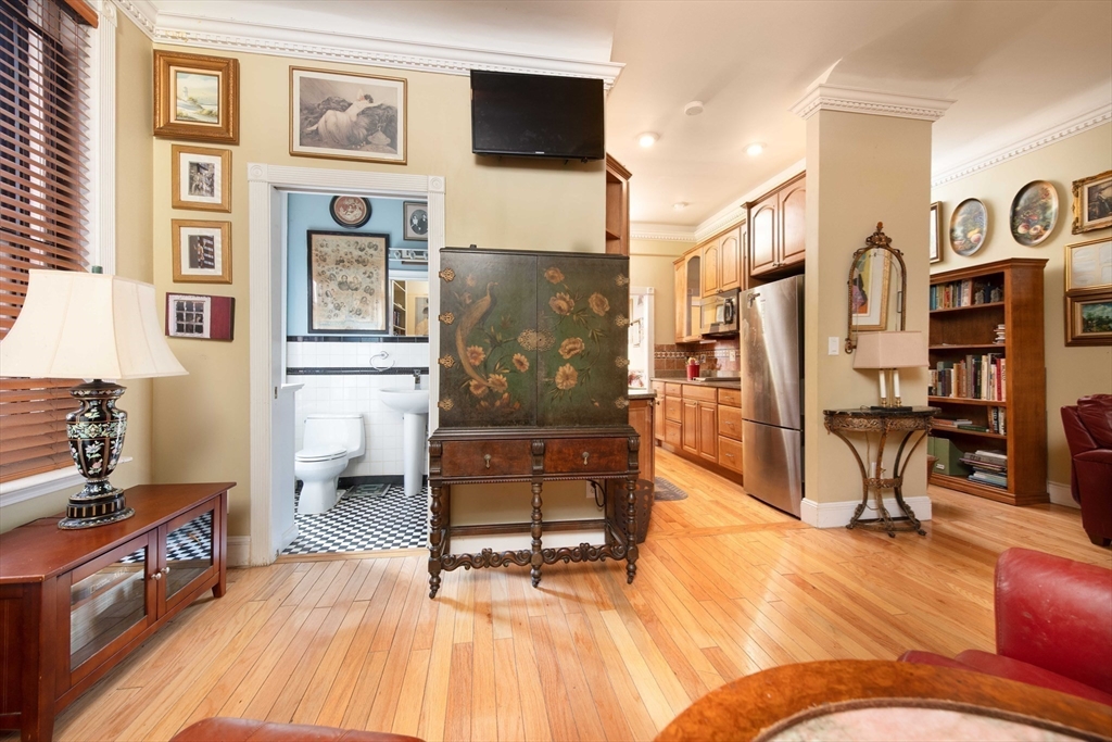 362 Commonwealth Ave 2E, 2F