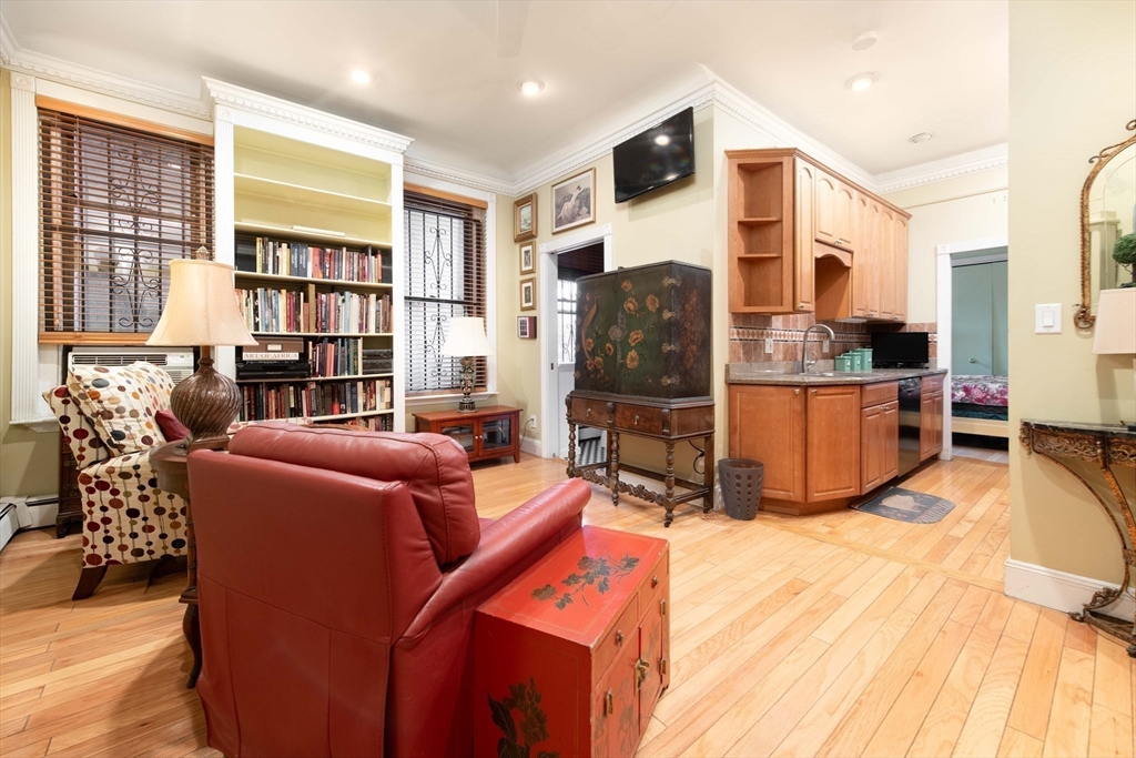 362 Commonwealth Ave 2E, 2F