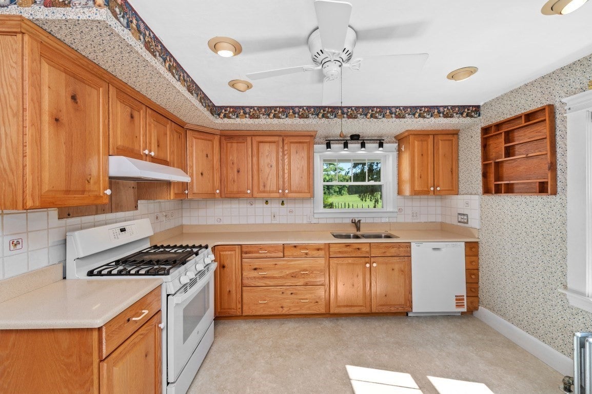 65 Walnut Street, Shrewsbury, MA Photo #14