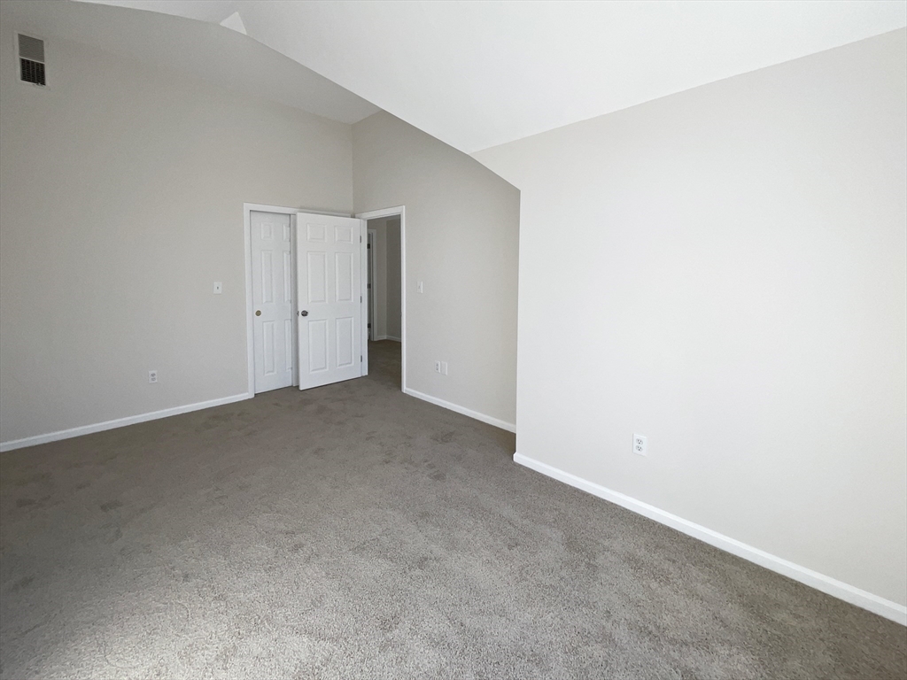 425 Main St 1