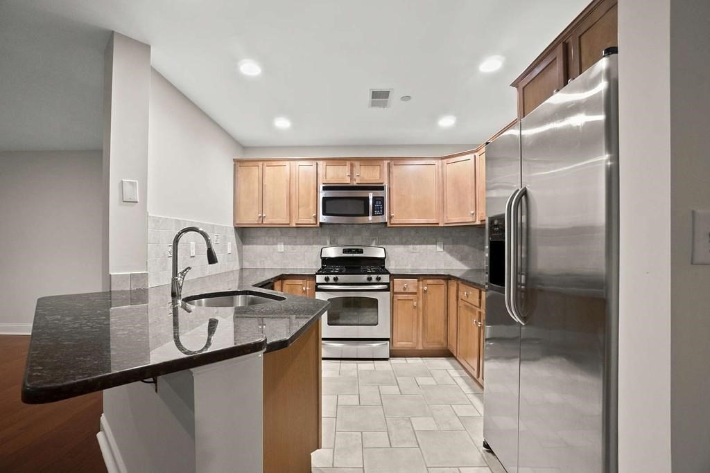 120 Wyllis Ave 424