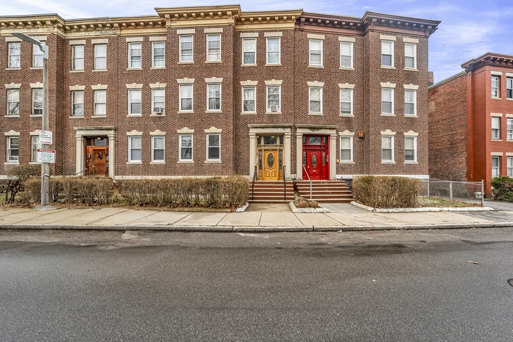 Click for 86 Winthrop St #1, Boston, MA slideshow