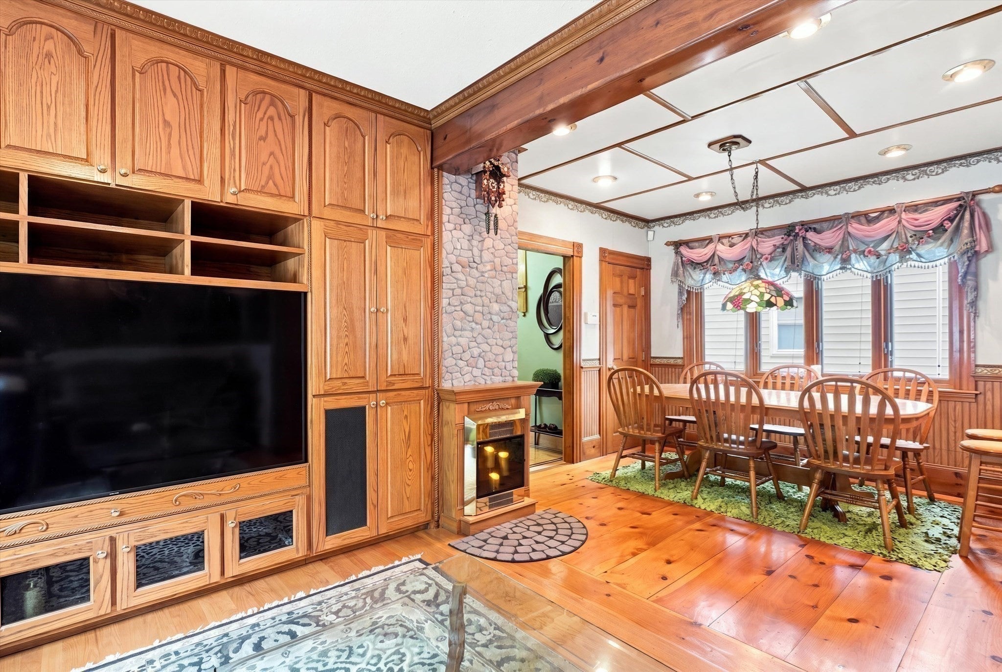 38 Eastman Ave