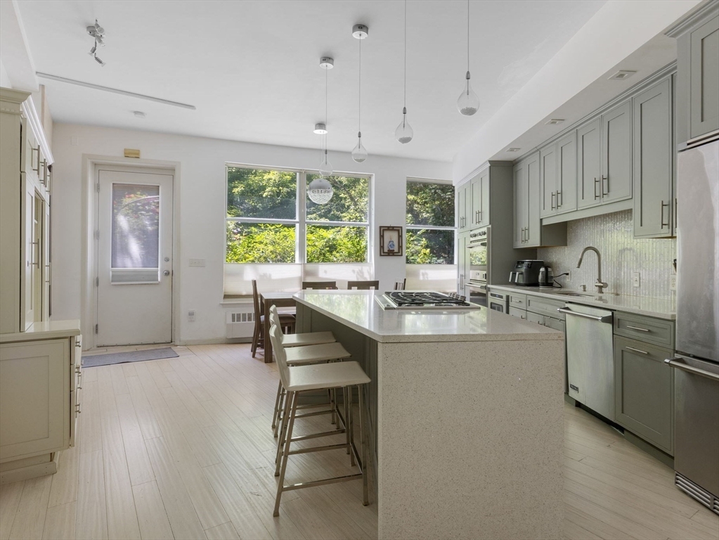 449 Lowell Ave 7