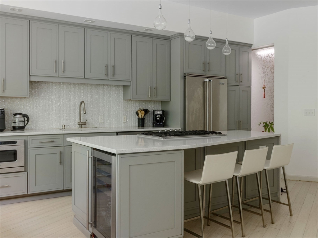 449 Lowell Ave 7