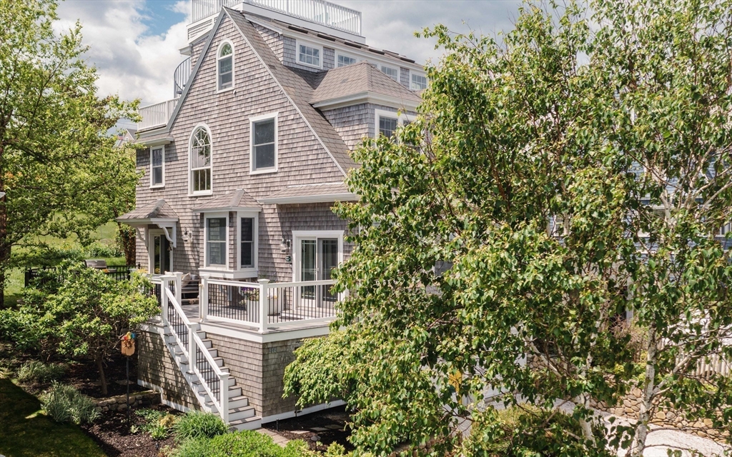 46 Holbrook Ave