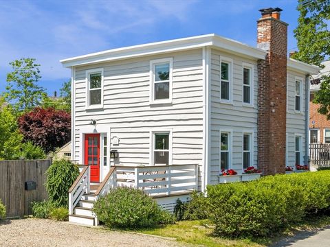 Photo of 1 Red Frank Ln, Marblehead, MA 01945 (MLS # 73536643)