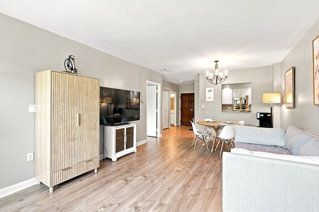 210 Nahanton St 116