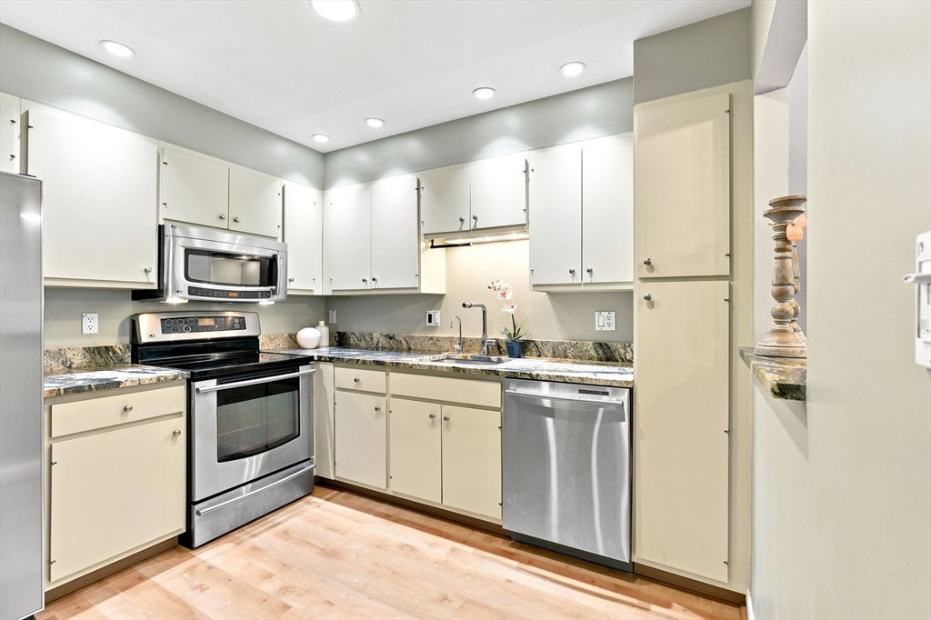 210 Nahanton St #116, Newton, MA Photo #10