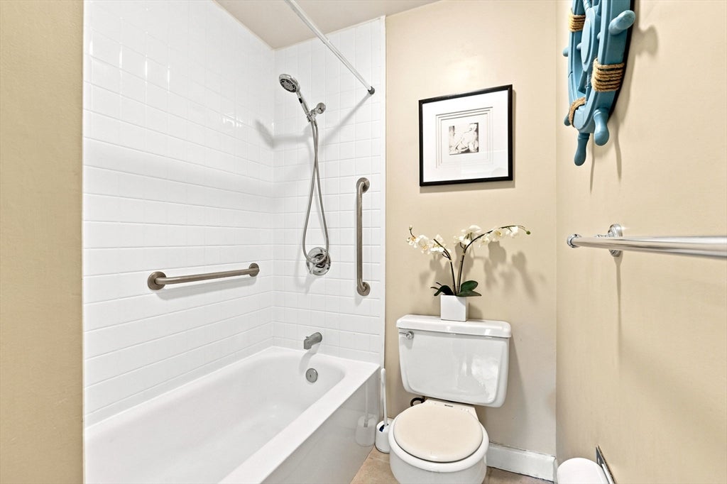 210 Nahanton St #116, Newton, MA Photo #21