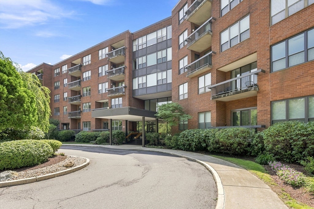 Photo of 210 Nahanton St, Newton, MA