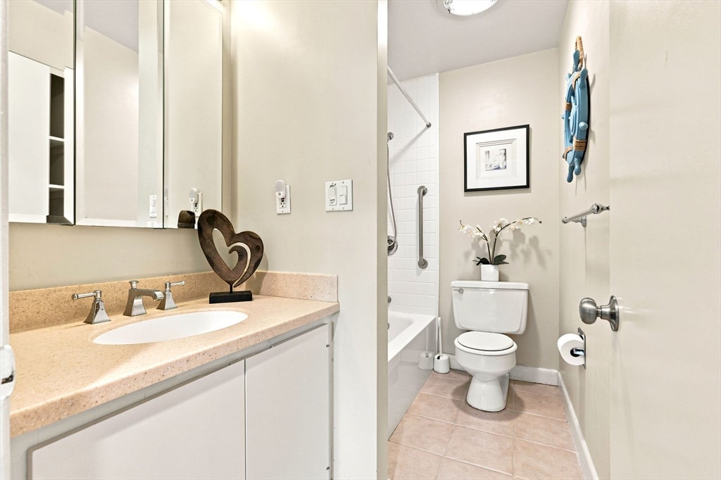 210 Nahanton St #116, Newton, MA Photo #20
