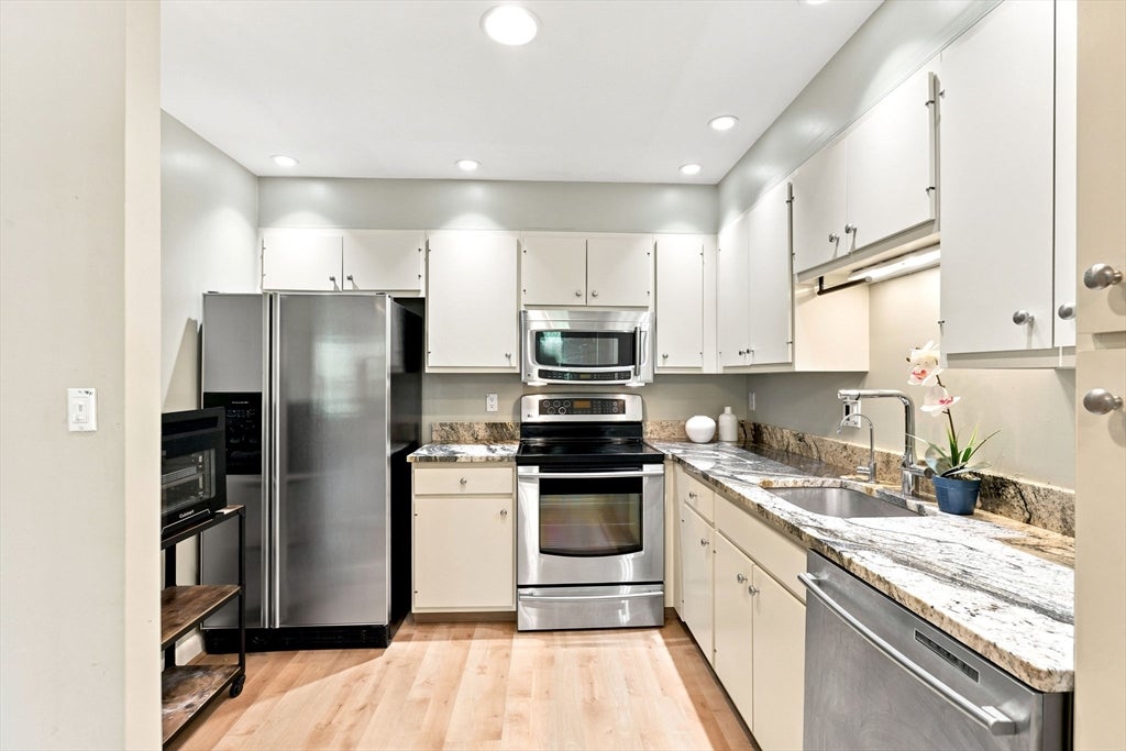 210 Nahanton St #116, Newton, MA Photo #13