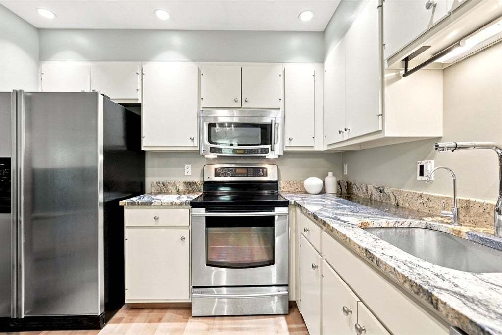 210 Nahanton St #116, Newton, MA Photo #11