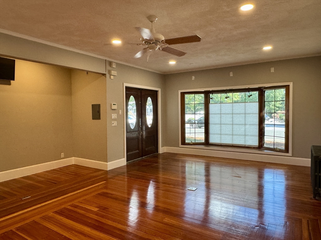 370 Taunton Ave