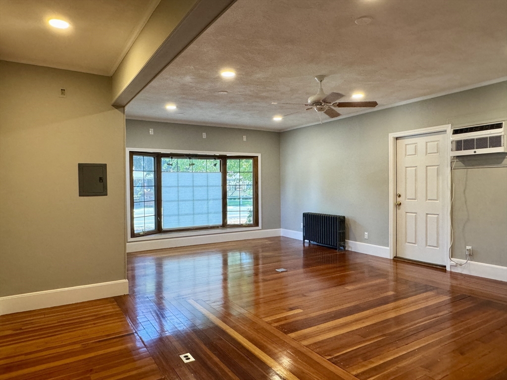 370 Taunton Ave