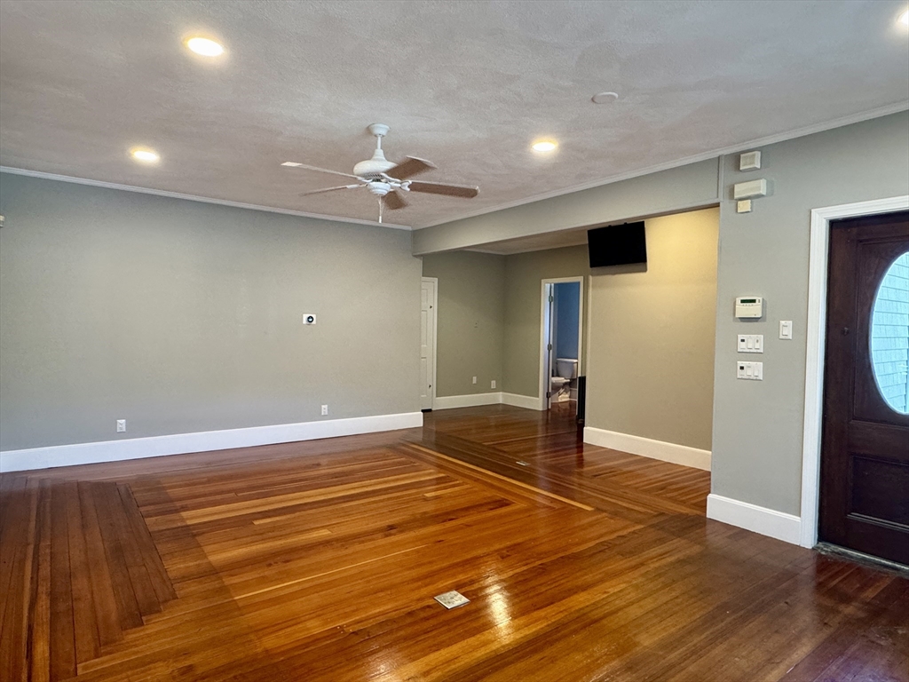 370 Taunton Ave