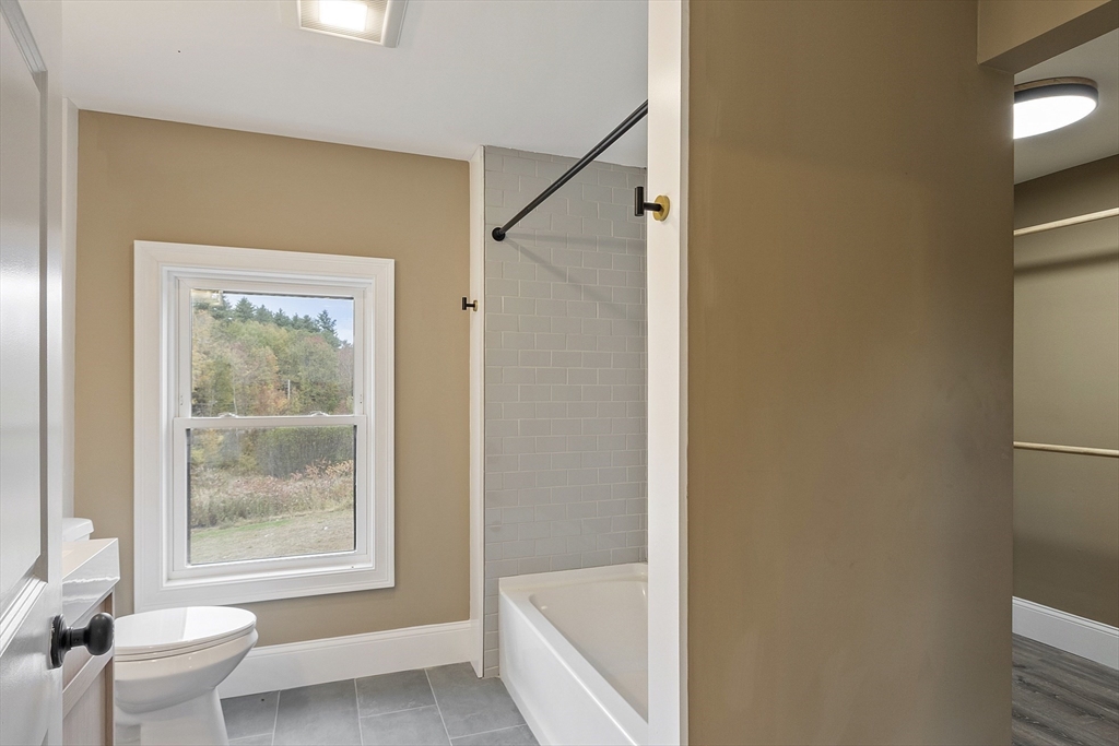 Lunenburg, Massachusetts 01462, United States, 4 Bedrooms Bedrooms, ,4 BathroomsBathrooms,Residential,Active,209412