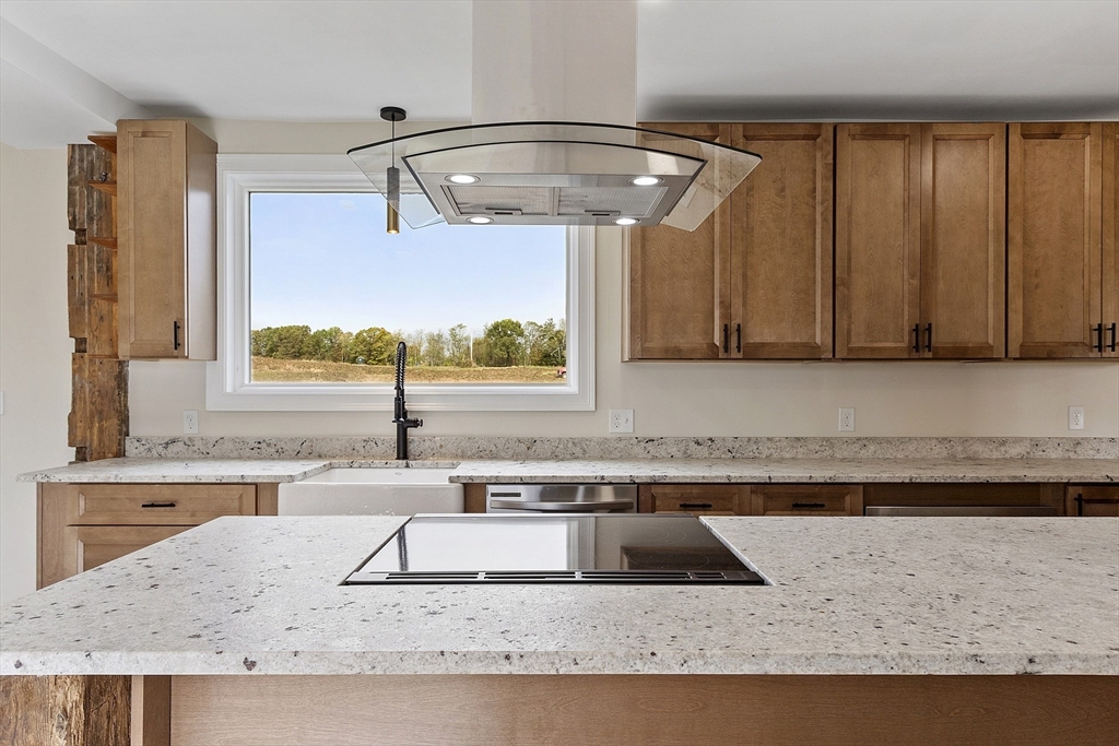 Lunenburg, Massachusetts 01462, United States, 4 Bedrooms Bedrooms, ,4 BathroomsBathrooms,Residential,Active,209412