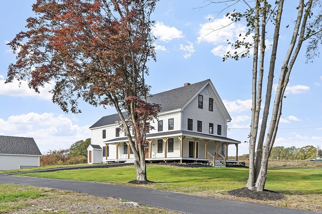 Lunenburg, Massachusetts 01462, United States, 4 Bedrooms Bedrooms, ,4 BathroomsBathrooms,Residential,Active,209412