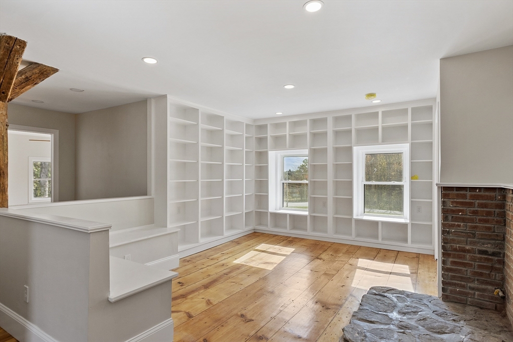 Lunenburg, Massachusetts 01462, United States, 4 Bedrooms Bedrooms, ,4 BathroomsBathrooms,Residential,Active,209412