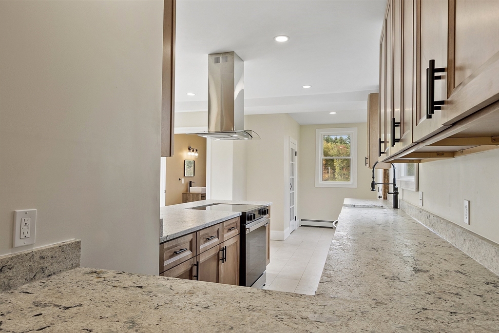 Lunenburg, Massachusetts 01462, United States, 4 Bedrooms Bedrooms, ,4 BathroomsBathrooms,Residential,Active,209412