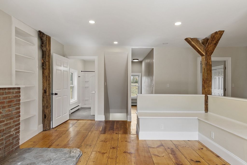 Lunenburg, Massachusetts 01462, United States, 4 Bedrooms Bedrooms, ,4 BathroomsBathrooms,Residential,Active,209412