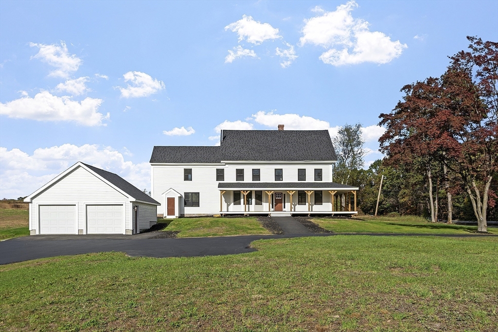 Lunenburg, Massachusetts 01462, United States, 4 Bedrooms Bedrooms, ,4 BathroomsBathrooms,Residential,Active,209412