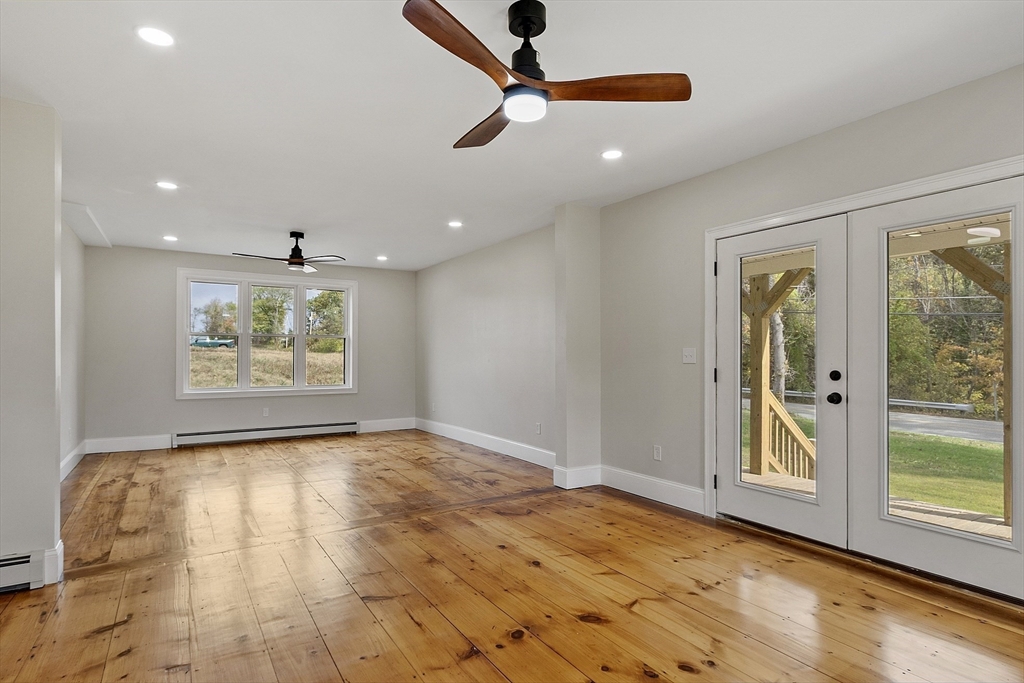 Lunenburg, Massachusetts 01462, United States, 4 Bedrooms Bedrooms, ,4 BathroomsBathrooms,Residential,Active,209412