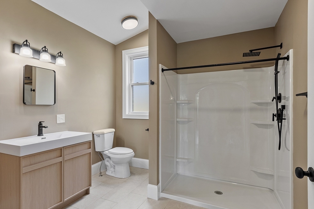 Lunenburg, Massachusetts 01462, United States, 4 Bedrooms Bedrooms, ,4 BathroomsBathrooms,Residential,Active,209412