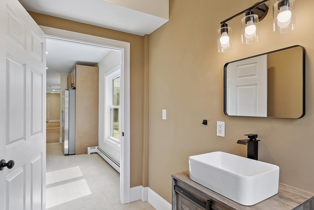 Lunenburg, Massachusetts 01462, United States, 4 Bedrooms Bedrooms, ,4 BathroomsBathrooms,Residential,Active,209412