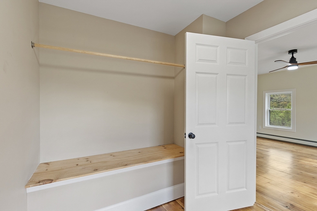 Lunenburg, Massachusetts 01462, United States, 4 Bedrooms Bedrooms, ,4 BathroomsBathrooms,Residential,Active,209412