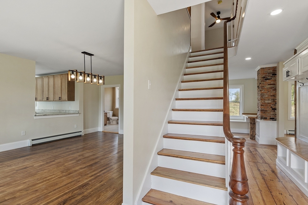 Lunenburg, Massachusetts 01462, United States, 4 Bedrooms Bedrooms, ,4 BathroomsBathrooms,Residential,Active,209412